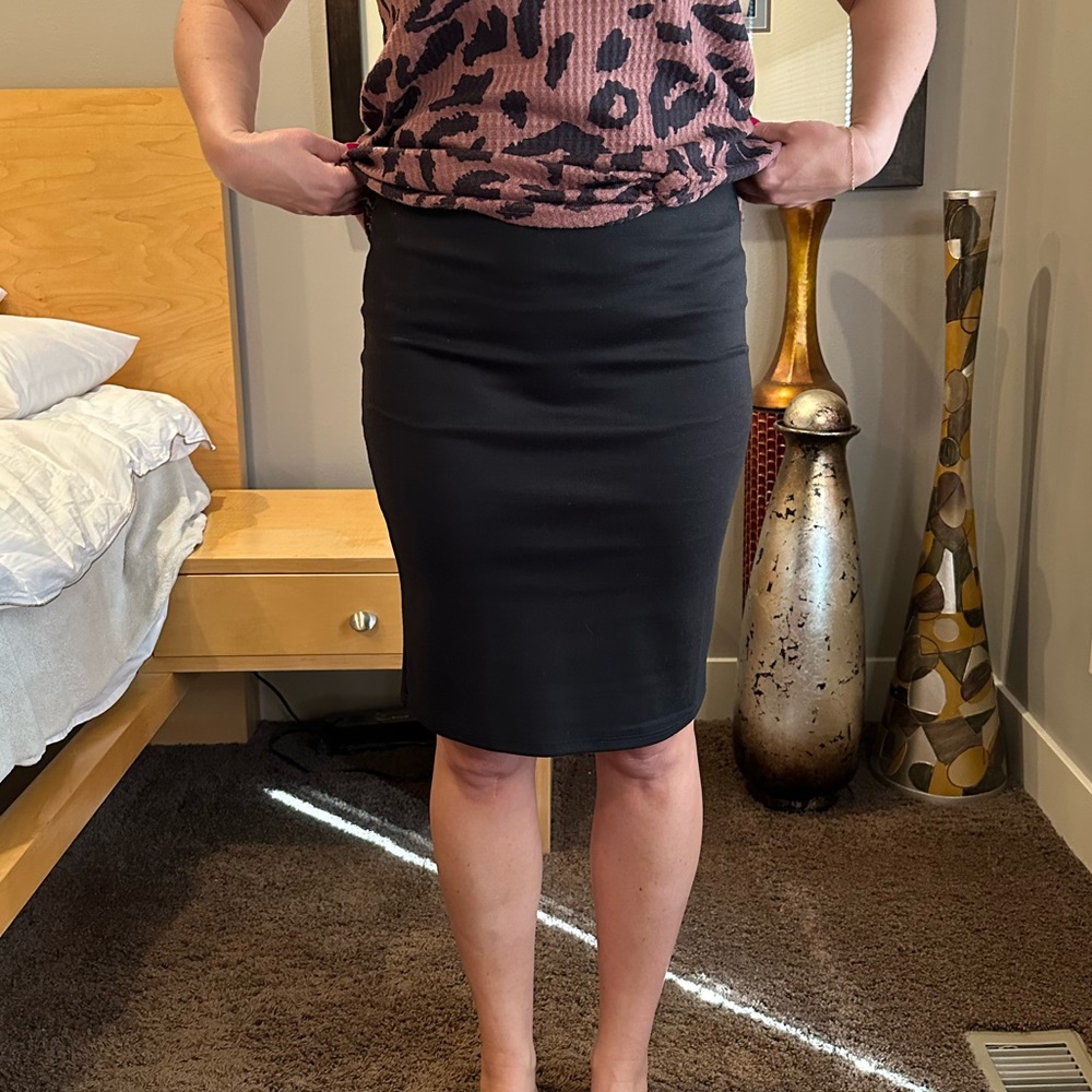 Simlu black pencil skirt